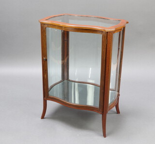 An Edwardian shaped inlaid mahogany display cabinet of serpentine outline, fitted shelves, raised on outswept supports 79cm h x 58cm w x 39cm d 