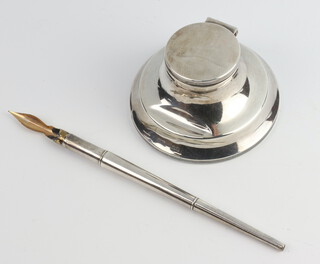 An Art Deco silver capstan inkwell 7.5cm London 1930 together with a Sterling silver quill pen 