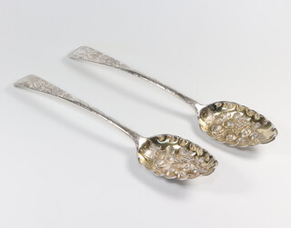 A pair of George III silver Old English berry spoons Edinburgh 1797, 136 grams 