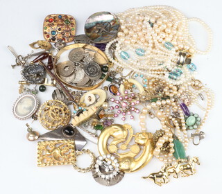 A Metropolitan Museum of Art gilt brooch and minor costume jewellery 