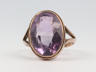 A 9ct yellow gold oval amethyst ring, size J, 6.8 grams 