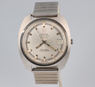 A gentleman's vintage Omega electronic calendar wristwatch contained in a 35mm steel case, no. 19030, having a quartz movement on a replacement bracelet 