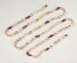 A cultured baroque pearl and amethyst bead necklace (no clasp) 104cm 