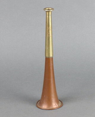 A copper and brass table lighter in the form of a hunting horn 23cm x 6cm (a/f)