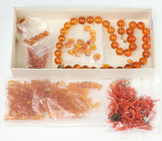 A natural coral necklace, minor amberoid and other jewellery 