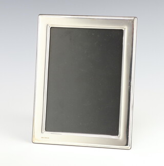 A rectangular silver photograph frame London 2011, 21cm x 16cm, boxed