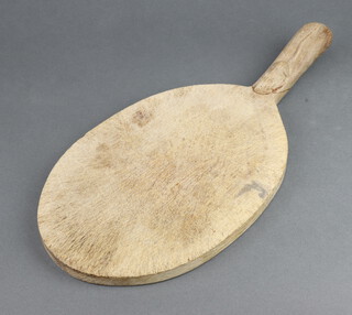 Robert Thomas, a carved oak Mouseman cheeseboard, the handle carved a mouse 2cm h x 38cm w x 18cm d 
