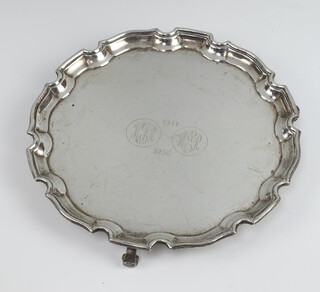 An Art Deco silver card tray with pie crust rim and engraved inscription Birmingham 1933, 20cm, 346 grams 