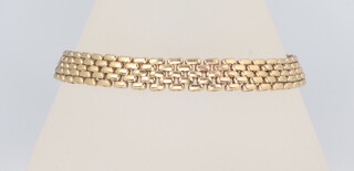 A 9ct yellow gold flat link bracelet 17 grams, 20cm 