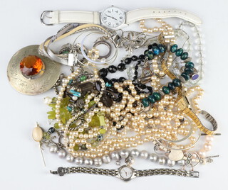 A cultured pearl bracelet and minor costume jewellery