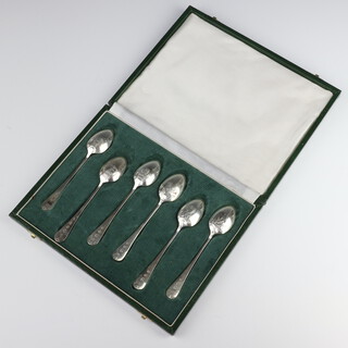 A set of 6 silver Georgian style tea spoons with decorated backs - fleur de lys, cockerell, dragon, galleon, bird cage and sheath of corn 93 grams, cased 