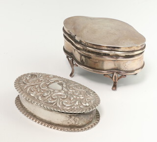 An Edwardian oval repousse silver trinket box Birmingham 1901 7cm, a silver trinket box on raised legs Chester 1917 7cm 