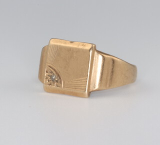 A gentleman's 9ct yellow gold signet ring 4.6 grams set with diamond chip, size N 1/2 