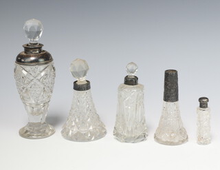 A silver mounted scent 5cm, 4 other mounted items 