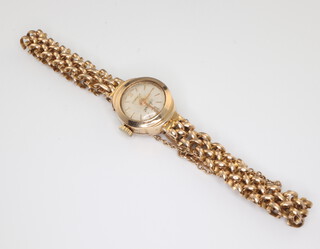 A lady's Accurist 9ct yellow gold wristwatch and bracelet, gross weight 14 grams 
