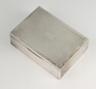 A silver engine turned Art Deco cigarette box Birmingham 1934, 12.5cm 