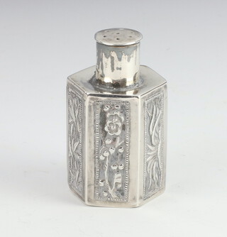 A Chinese hexagonal silver pepper decorated with flowers 34 grams, 6cm 