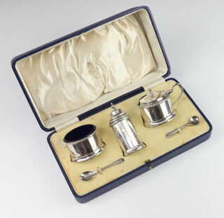 An Art Deco silver 3 piece condiment set Birmingham 1931, 127 grams 