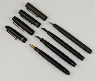 An Onoto fountain pen, a Parker Victory fountain pen, a Swan fountain pen and a Conway Stewart fountain pen in green 