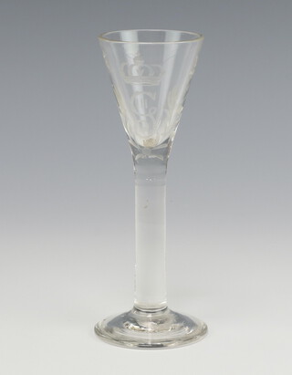 A George III glass cordial with engraved decoration 15cm 