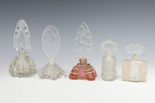 An Art Deco frosted glass scent bottle decorated with flowers, the stopper with angels 13cm (chipped) and 4 other scent bottles