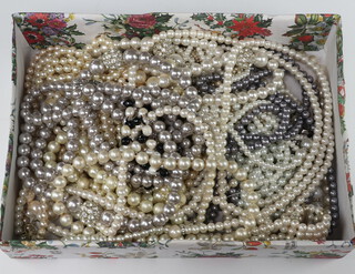 A quantity of imitation pearl necklaces 