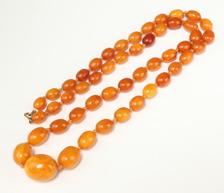 A graduated amber bead necklace, 65 grams, 88cm 