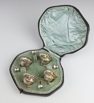 An Edwardian silver 8 piece condiment on ball feet including spoons Chester 1901, 63 grams, contained in a fitted case