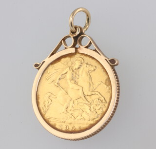 A half sovereign 1906 contained in a yellow metal mount, the mount 0.9 grams 