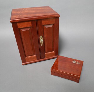 A modern mahogany coin collectors cabinet enclosing 22 drawers on a plinth base, with key, 29.5cm together with a Royal Mint mahogany 5 coin presentation box  