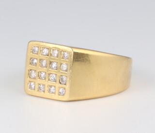 A gentleman's 18ct yellow gold diamond set signet ring comprising 16 brilliant cut diamonds, approx. 0.5ct, 9.5 grams, size T 