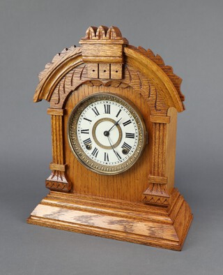 Ansonia, an American striking shelf clock with 12cm paper dial, Roman numerals contained in an oak arch shaped case, complete with pendulum (no key) 36cm x 29cm x 13cm 