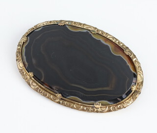 A Victorian gilt oval agate brooch 75mm 