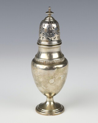 A silver baluster sugar shaker Birmingham 1926, 99 grams, 18cm