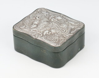 A Victorian style trinket box with repousse silver lid depicting Reynolds angels London 1987, 10cm 