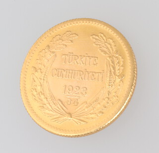 A Turkish 100 Piastres Kurush 1923 7.2 grams  