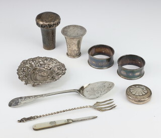 A Victorian silver preserve spoon Sheffield 1881, a pickle fork, 2 silver napkin rings, a cane top and minor items, weighable silver 122 grams 