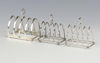 A pair of silver 5 division toast racks on ball feet, Birmingham 1912 and 1914, 1 other, 116 grams  