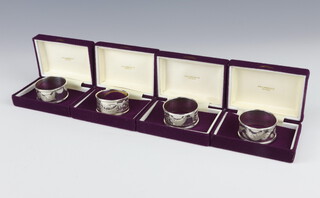 Four silver engraved napkin rings Sheffield 1975, 57 grams, boxed