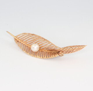A yellow metal 14k leaf brooch set with a cultured pearl 65mm 7.3 grams 