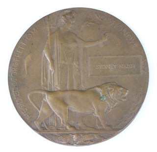 A World War One death plaque to Sidney Naish 