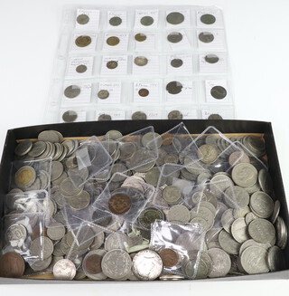 A quantity of world coins 