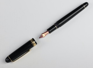 A Platinum 3776 black fountain pen with 14ct gold nib