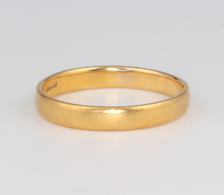 A 22ct yellow gold wedding band 3.9 grams, size S 