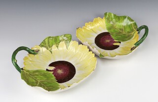 Two 18th Century Chelsea red anchor dishes in the form of sun flowers 21cm 