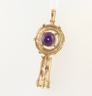 A yellow metal stamped 333 stylish gold pendant with with a cabochon amethyst 8.6 grams 5cm