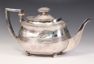 A George III silver teapot with ribbed decoration on ball feet, London 1810, gross weight 569 grams 