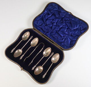 A set of 6 silver apostle teaspoons and sugar tongs, Sheffield 1915, 107 grams, in a fitted box 