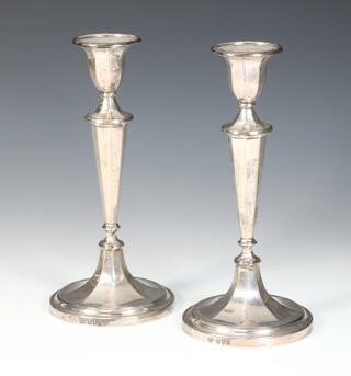 A pair of Edwardian octagonal silver tapered candlesticks, London 1907, 21cm, weighted