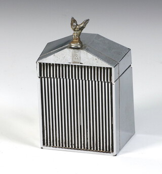 A novelty cigarette lighter in the form of a Rolls Royce radiator 9cm 